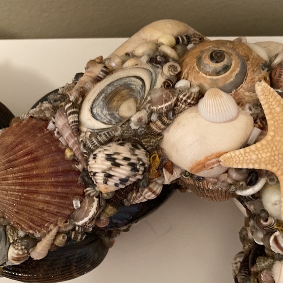 Handmade seashell wreath - Picture 2 of 10